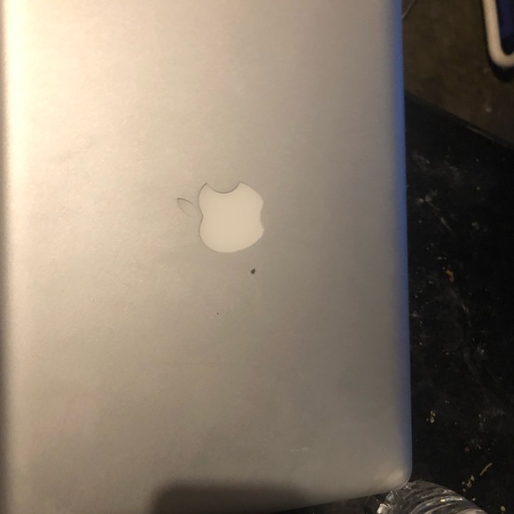 Macbook laptop - Picture 2 of 3